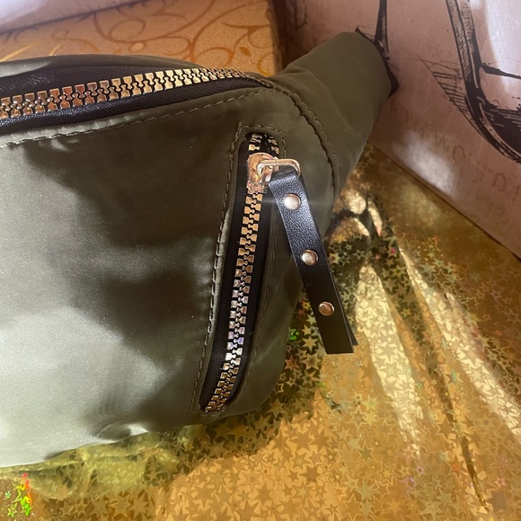 Green Nylon Crossbody Belt Bag Sports Bag Fanny Pack Gold Metal Zipper Accents - Picture 3 of 13